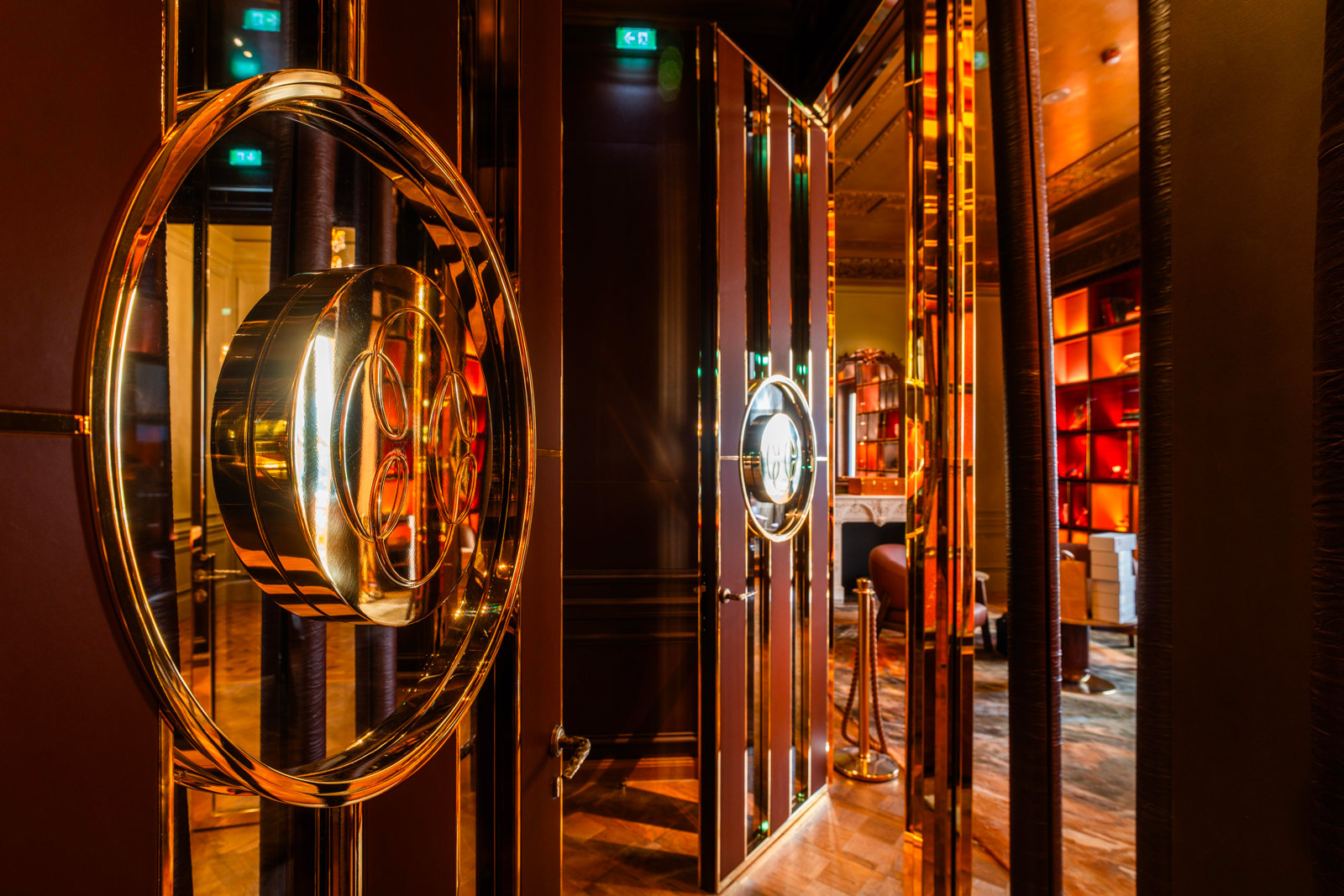 8moinard-betaille-monte-carlo-cigar-club.jpg Voyons voir design lumière lighting 