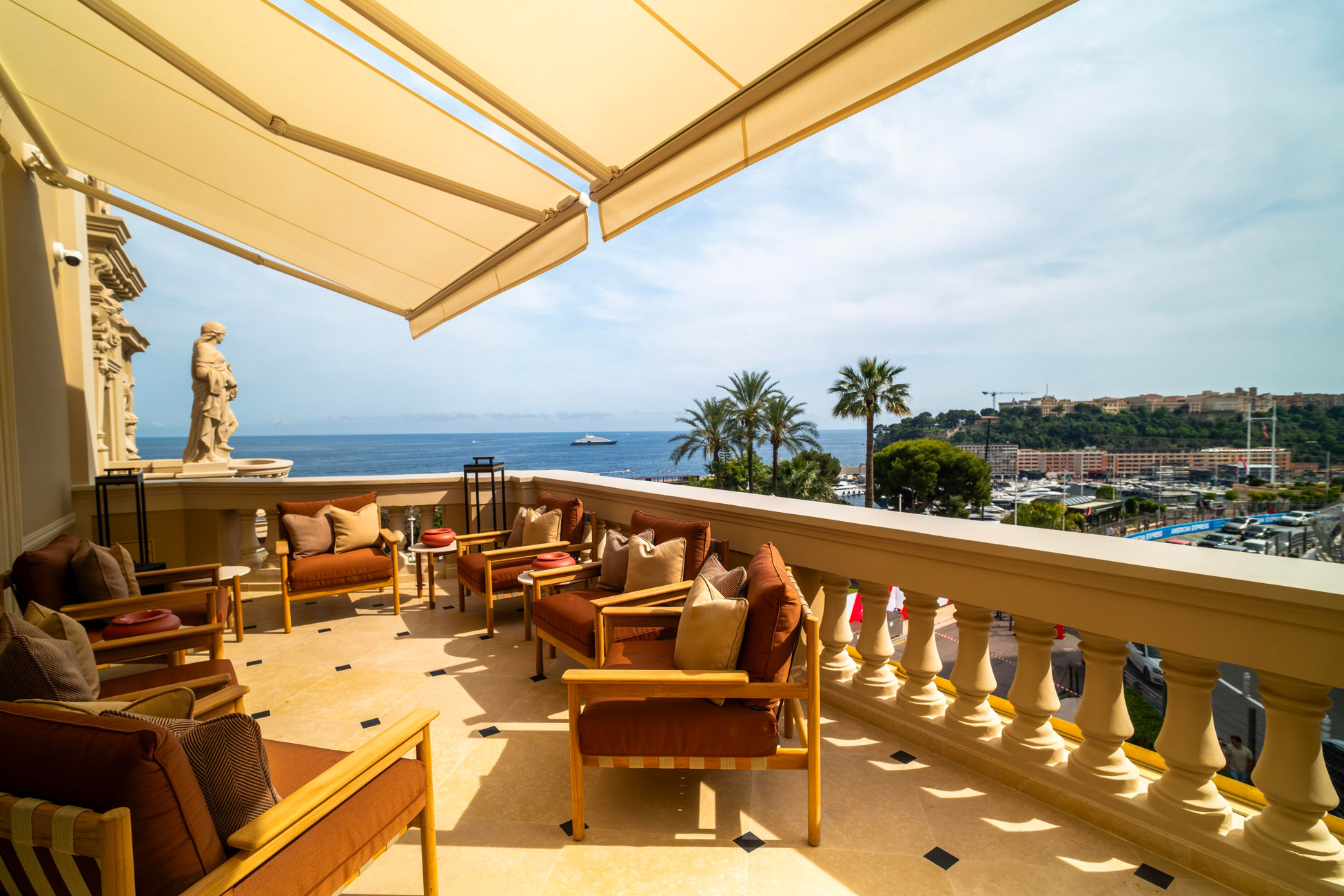 10moinard-betaille-monte-carlo-cigar-club.jpg Voyons voir design lumière lighting 