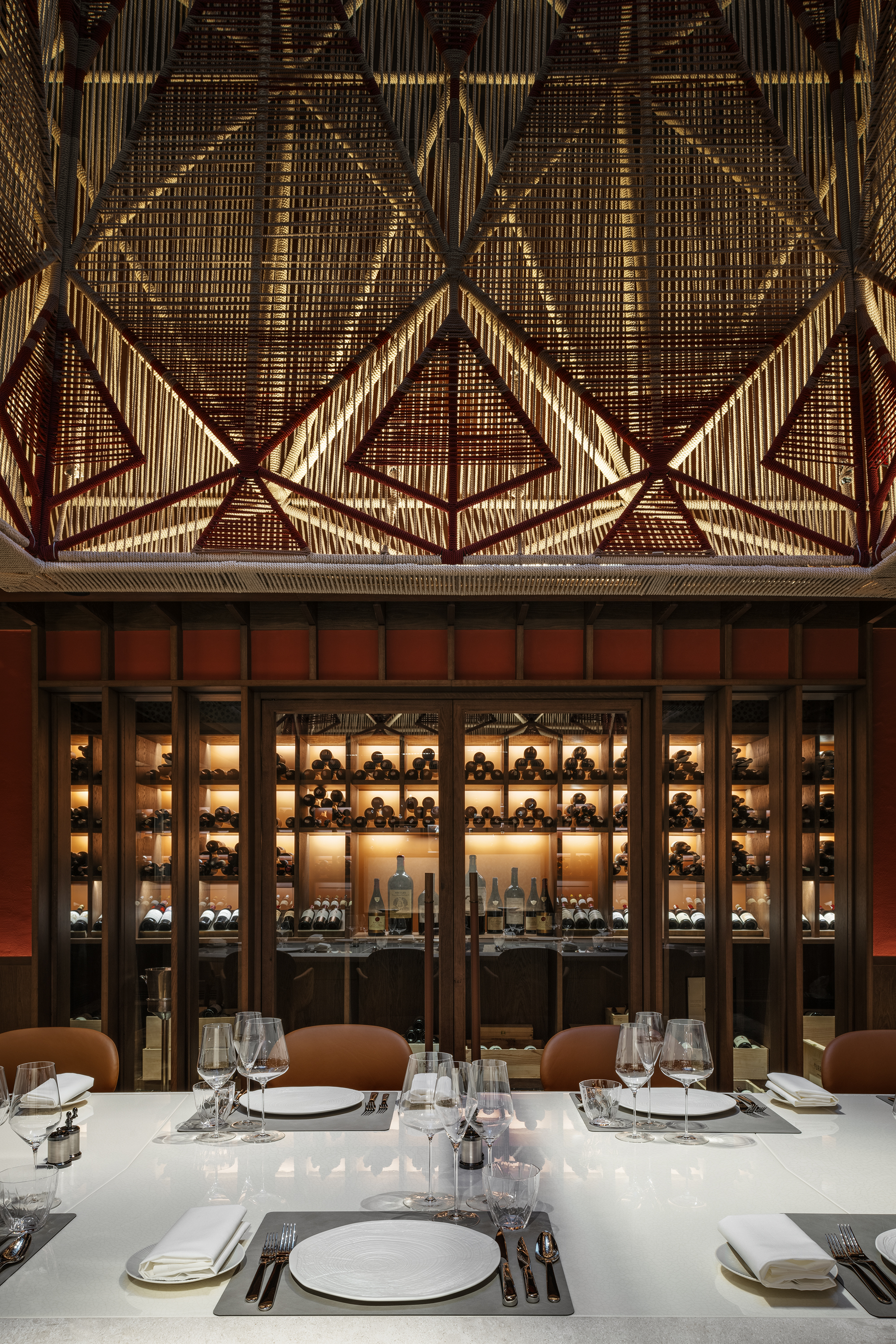 l_-oenotheque-2-la-mamounia-alan-keohane.jpg Voyons voir design lumière lighting 