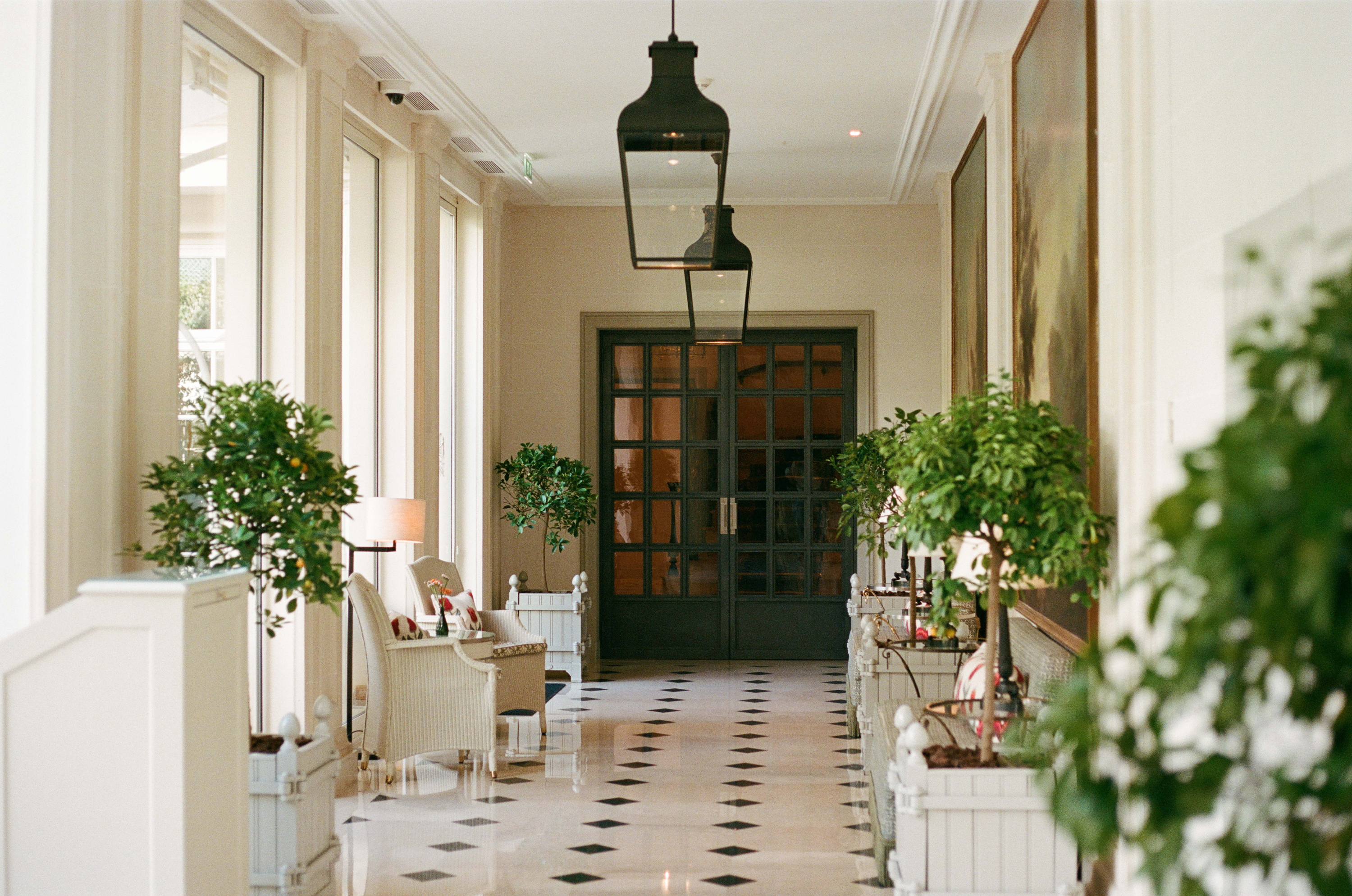 le-bristol-paris-colonnade-yufei-wang_g2bgi.jpg Voyons voir design lumière lighting 