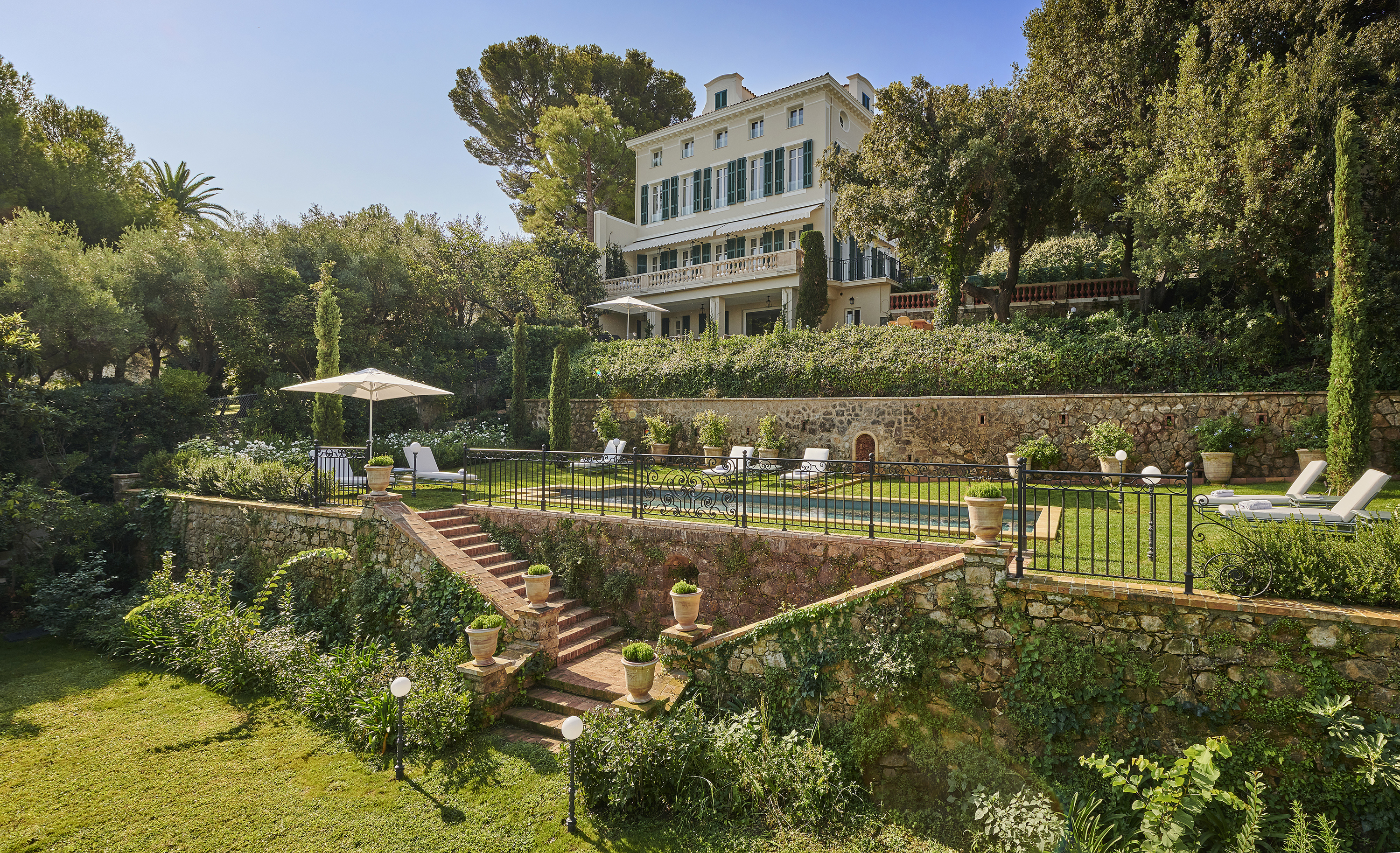 hdcer-2021_villa_sainte-anne_facade.jms.jpg Voyons voir design lumière lighting 