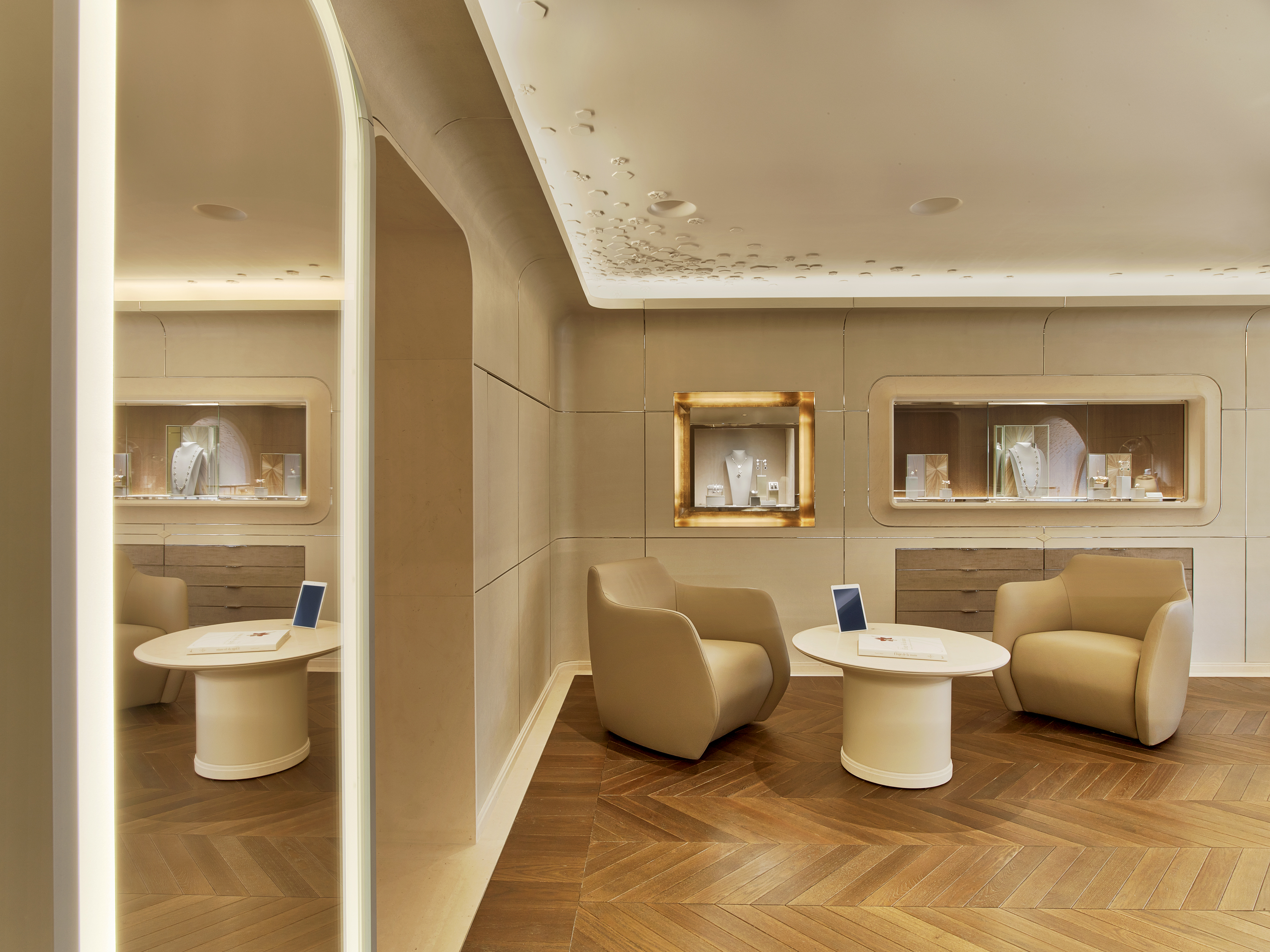 van-cleef-arpels-paris-jouin-manku-c-eric-laignel-96.jpg Voyons voir design lumière lighting 