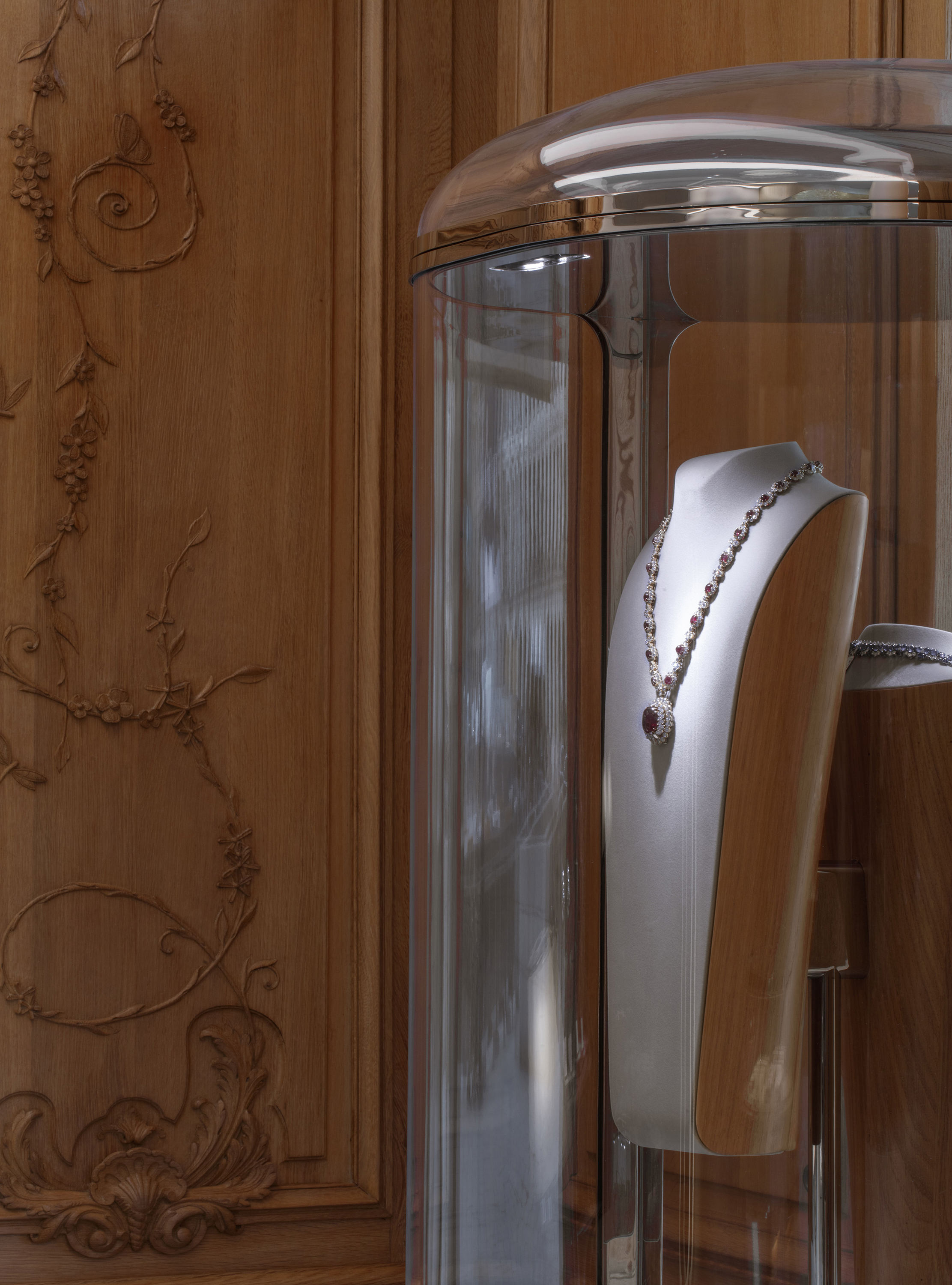 van-cleef-and-arpels-_22-24-vendome_jouin-manku_photo_eric-laignel_-67.jpg Voyons voir design lumière lighting 