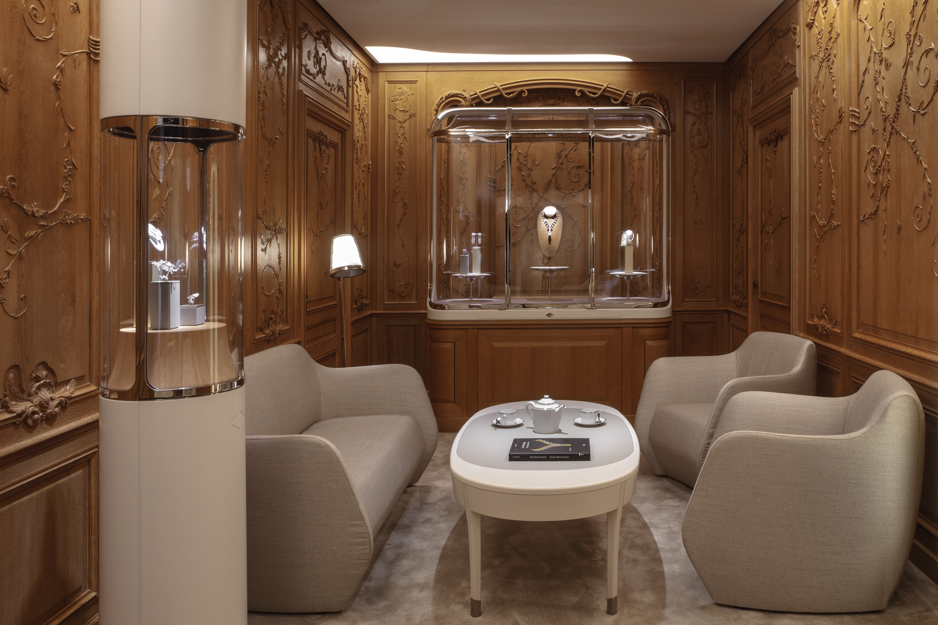 van-cleef-and-arpels-_22-24-vendome_jouin-manku_photo_eric-laignel_-48.jpg Voyons voir design lumière lighting 