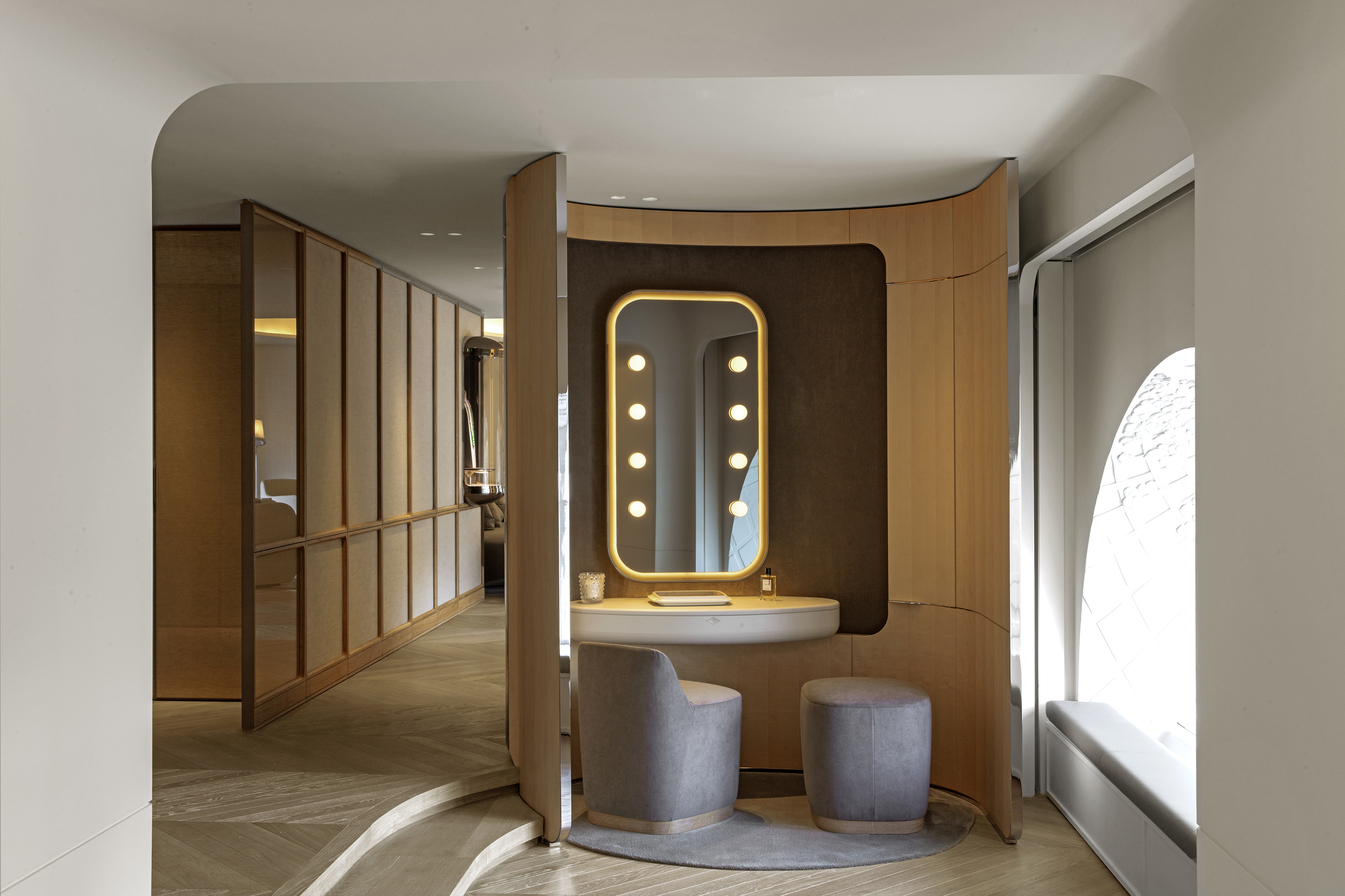 van-cleef-and-arpels-_22-24-vendome_jouin-manku_photo_eric-laignel_-165.jpg Voyons voir design lumière lighting 