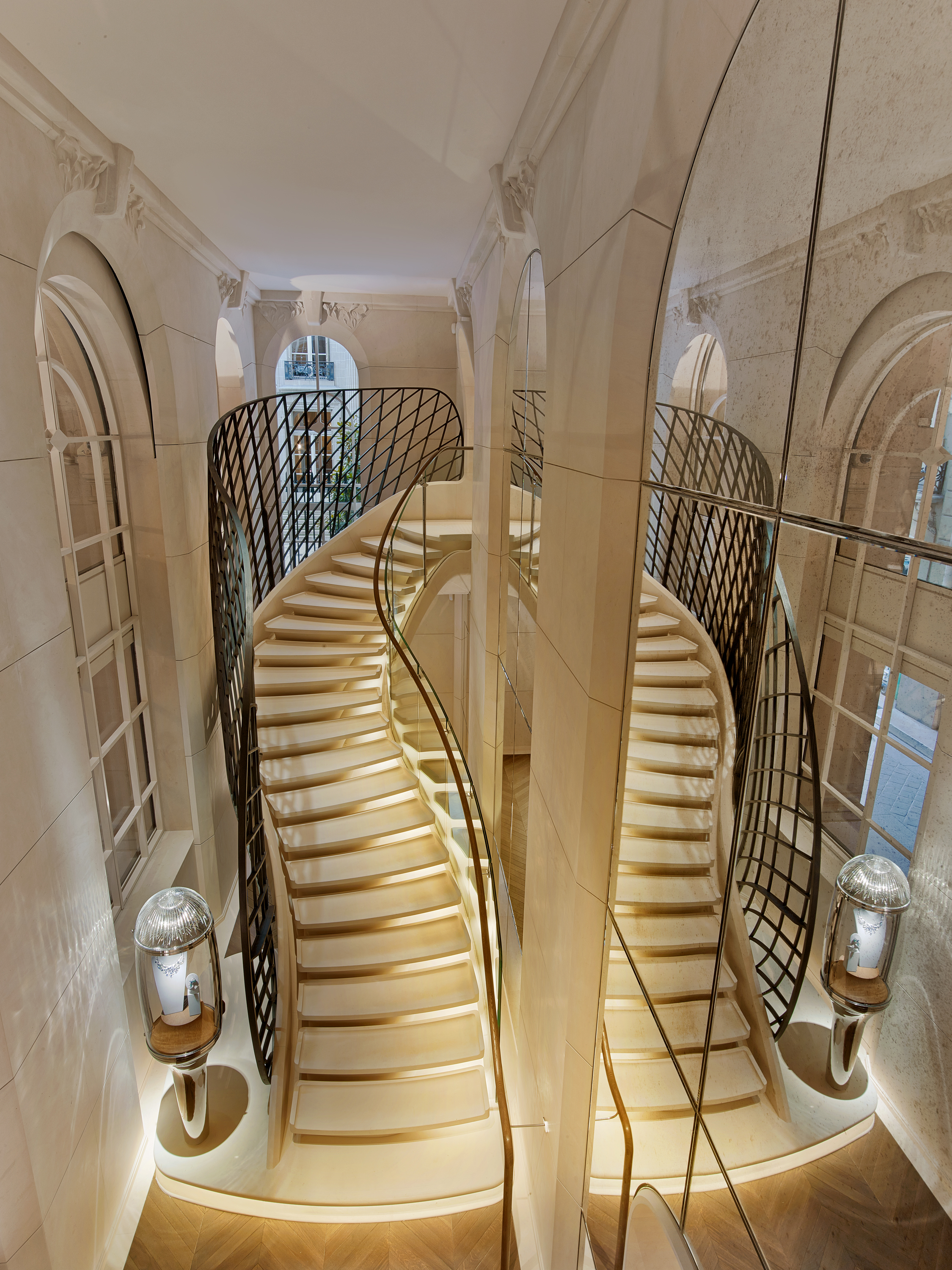 van-cleef-arpels-paris-jouin-manku-c-eric-laignel-95.jpg Voyons voir design lumière lighting 