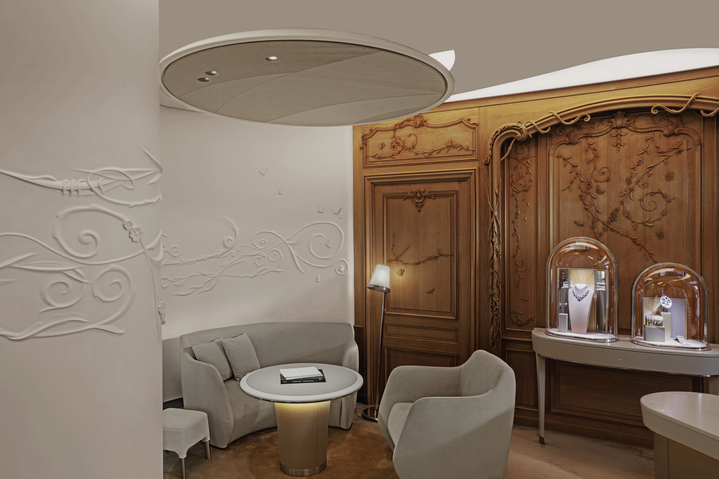 van-cleef-and-arpels-_22-24-vendome_jouin-manku_photo_eric-laignel_-62.jpg Voyons voir design lumière lighting 