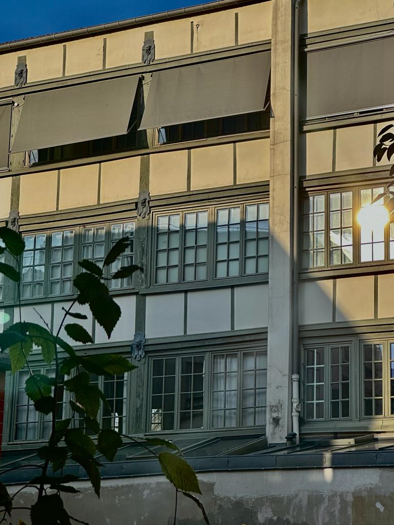 Studio - Header Image Voyons voir design lumière lighting 